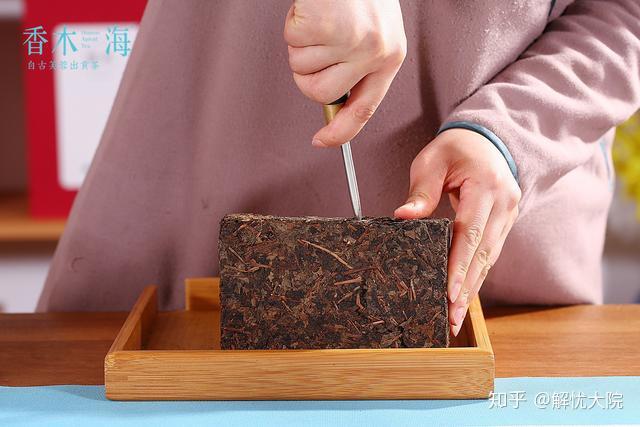 3,怎么撬茯砖茶?