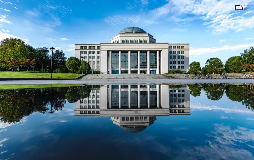 工业学堂,先后经历了杭州化工学校,浙江化工专科学校,浙江化工学院