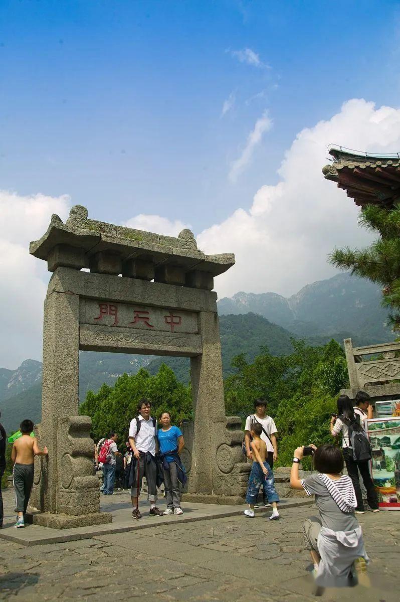 中天门:泰山之巅,壮丽景致的交汇点 - 知乎