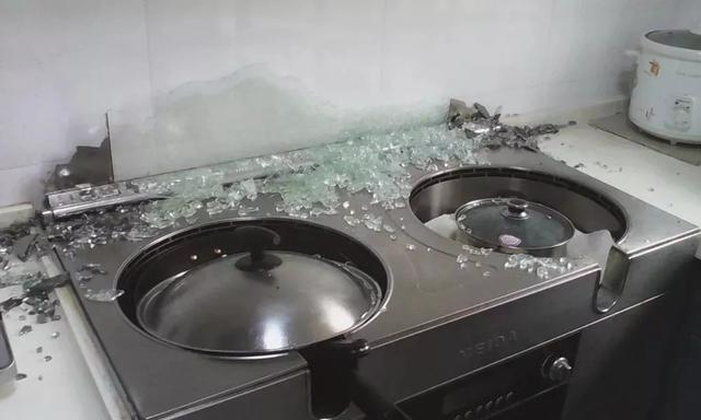 不是吓唬你,这种集成灶会爆炸,掀翻厨房不是问题,购买请拒绝