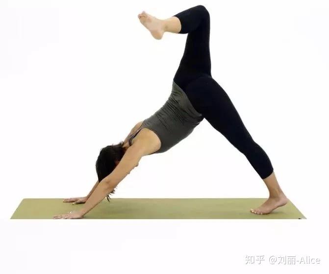 分享一组适合女性练习的增强手臂力量的瑜伽体式