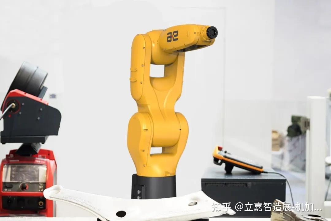 具体来看,配天机器人推出全新air10-1210,air12-940超高速桌面型机器