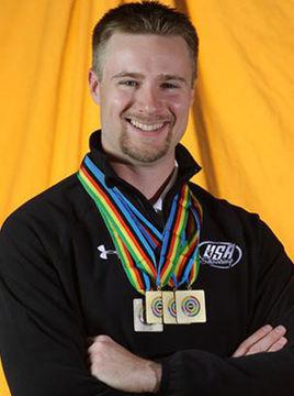 鹿壹: 马修-埃蒙斯 2004年雅典奥运会,50米步枪三姿的决赛,在最后一枪