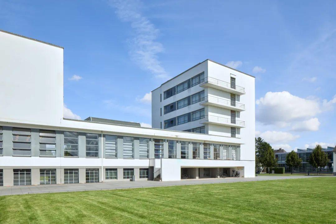 包豪斯德绍校舍丨瓦尔特·格罗皮乌斯 - 知乎