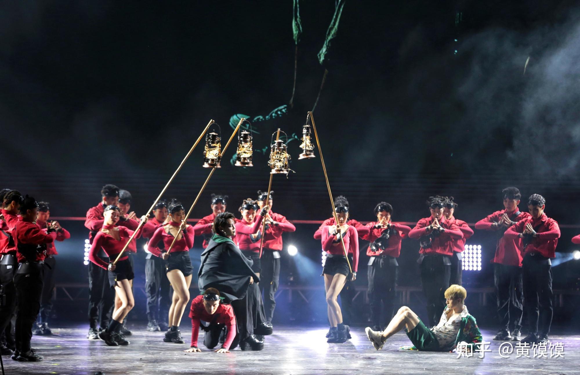 黄潇无边落木萧萧下不尽长江滚滚来