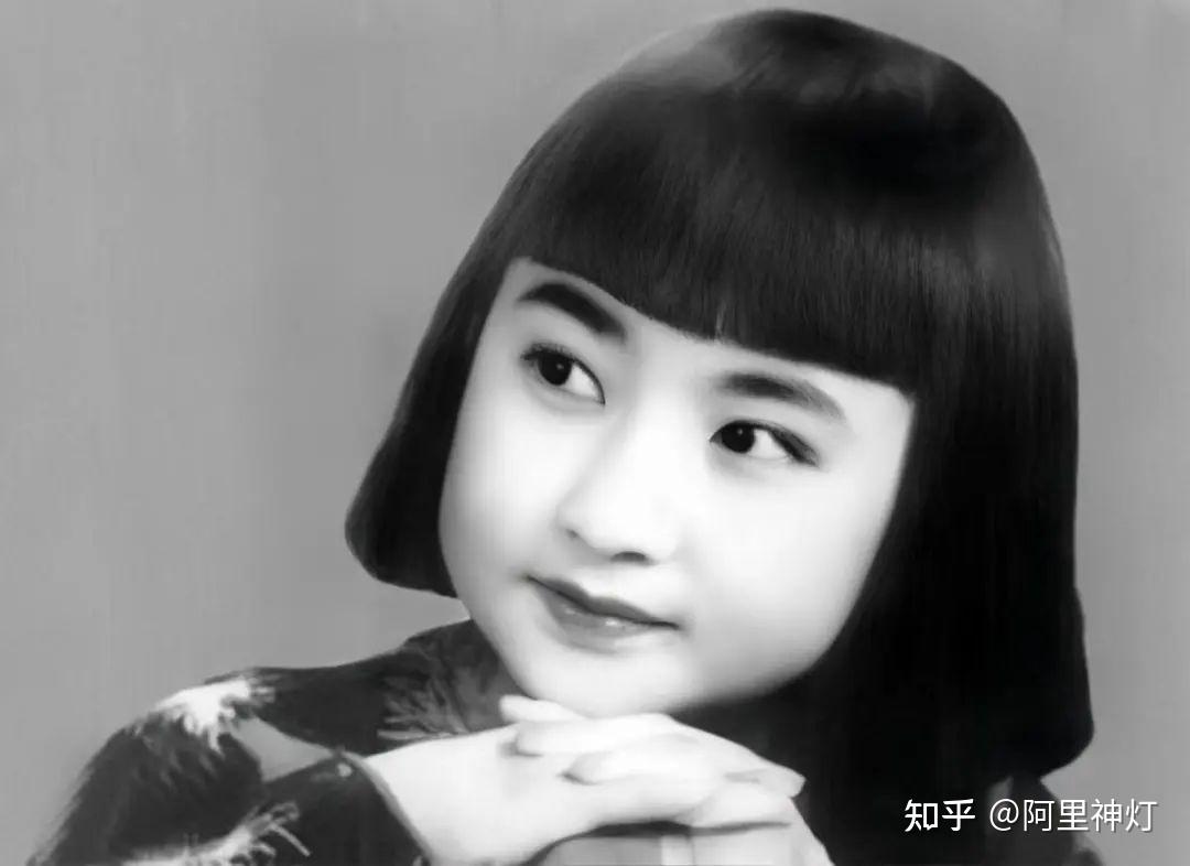 民国时期的上海女性老照片，戴围巾，烫发头，时代记忆，照片清晰完好，_老照片_回忆老照片【7788收藏__收藏热线】