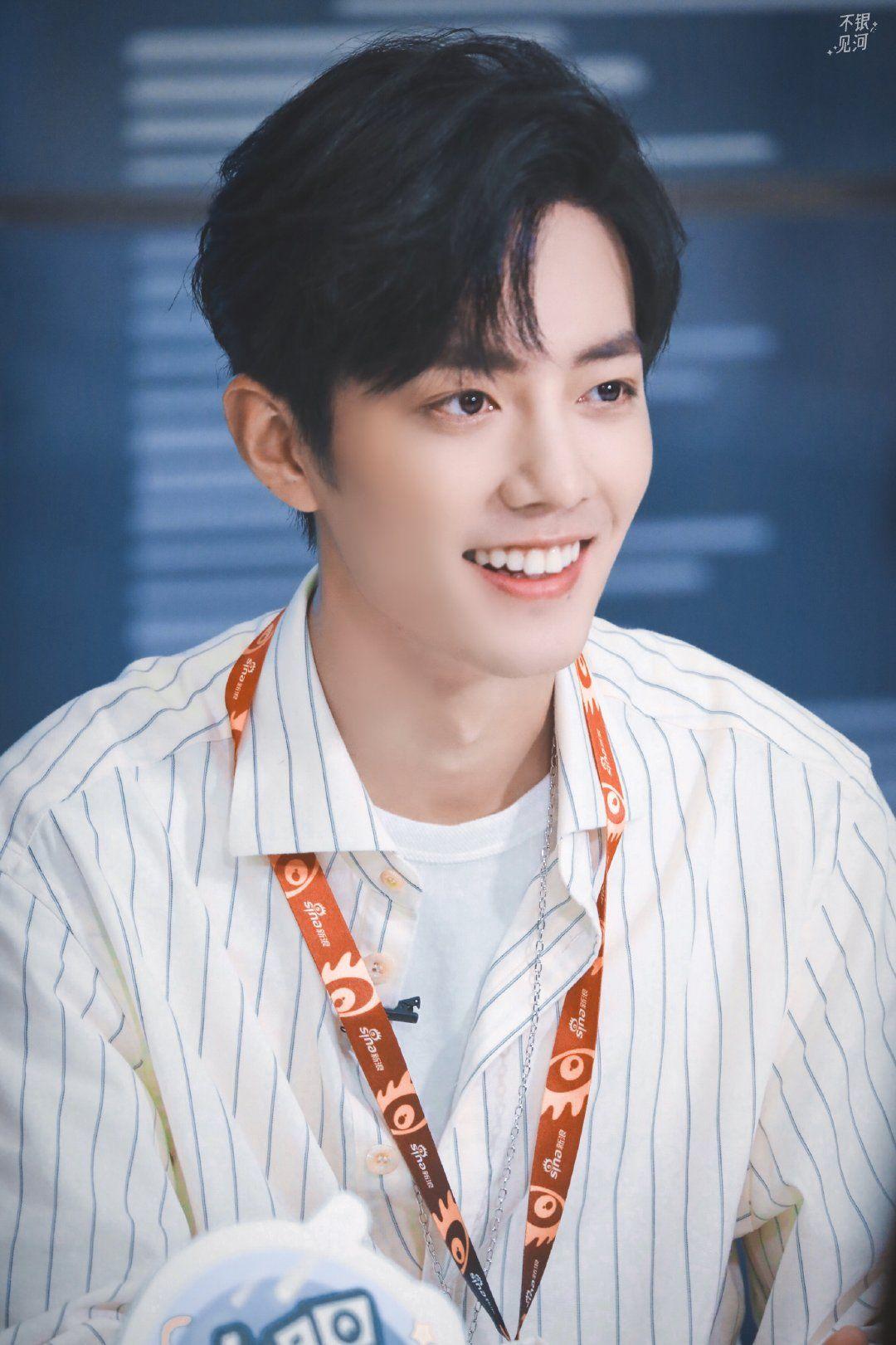 你觉得肖战哪张照片或者哪个造型最帅