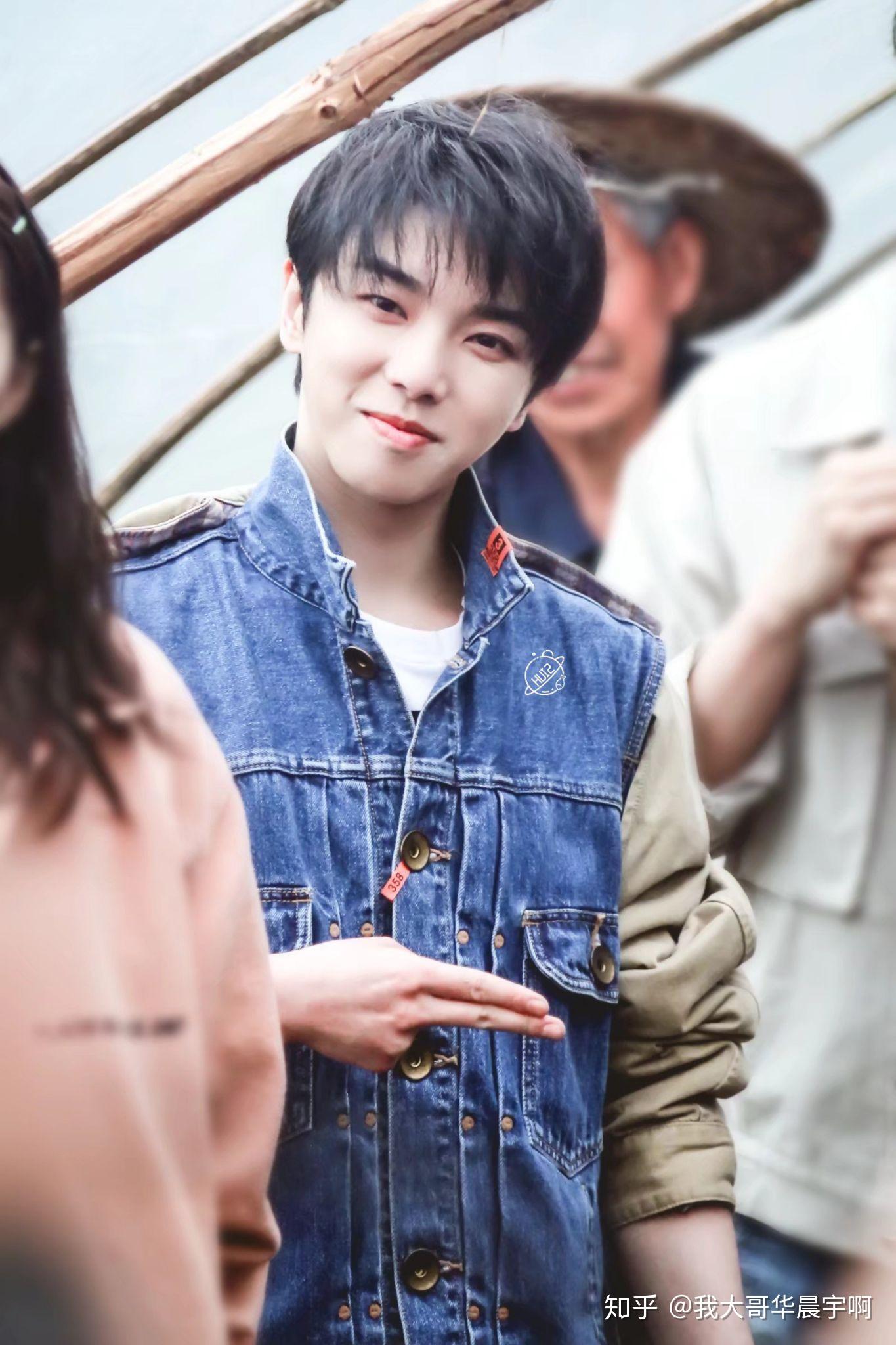 有哪些好看的华晨宇照片(无水印的)?