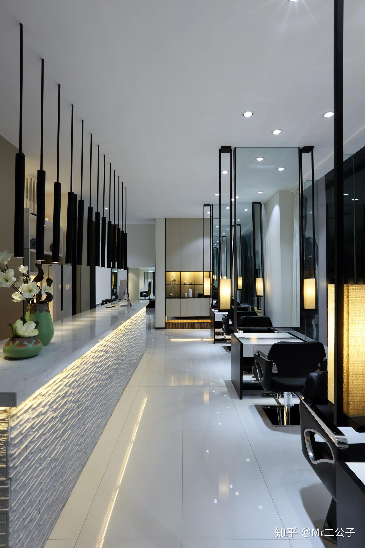 沙龙店设计篇美容美发沙龙馆体验店超高层高镜面店面设计实景案例欣赏