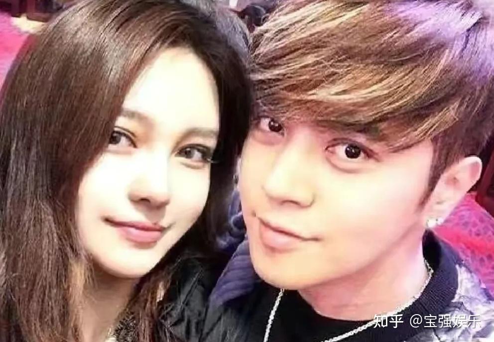 周扬青与罗昊约会亲密相依疑似恋情实锤