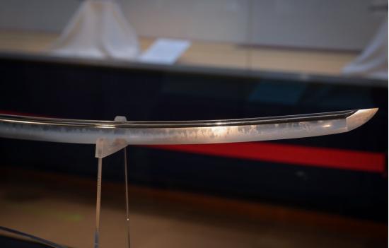 山鸟毛的展示位,可谓众星捧月山鸟毛(さんちょうもう)指定:国宝太刀