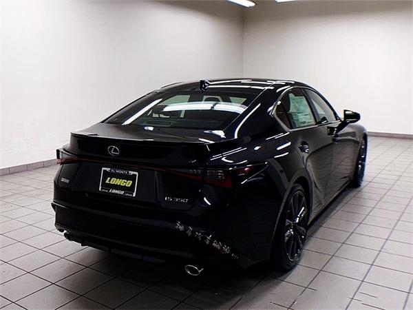 全新雷克萨斯is黑武士运动范十足超高的颜值你还买3系吗