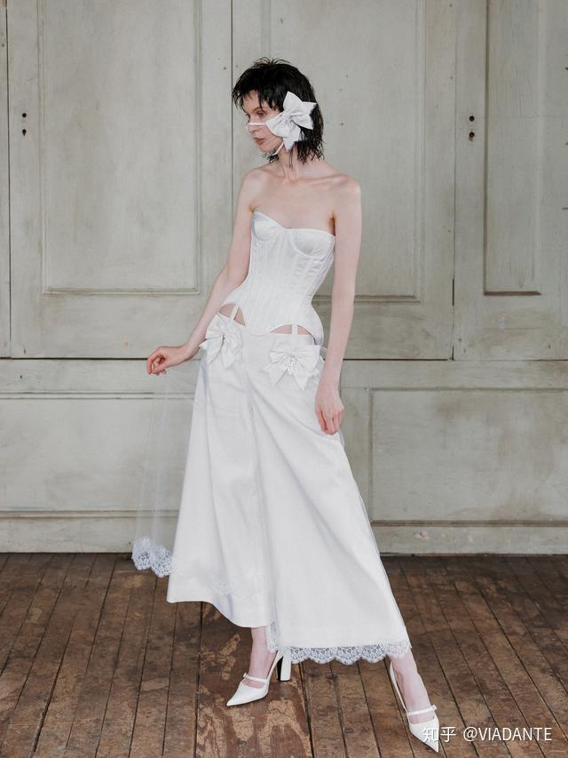 wiederhoeft在与thom browne一起工作时磨练了自己的手工才能,他特别