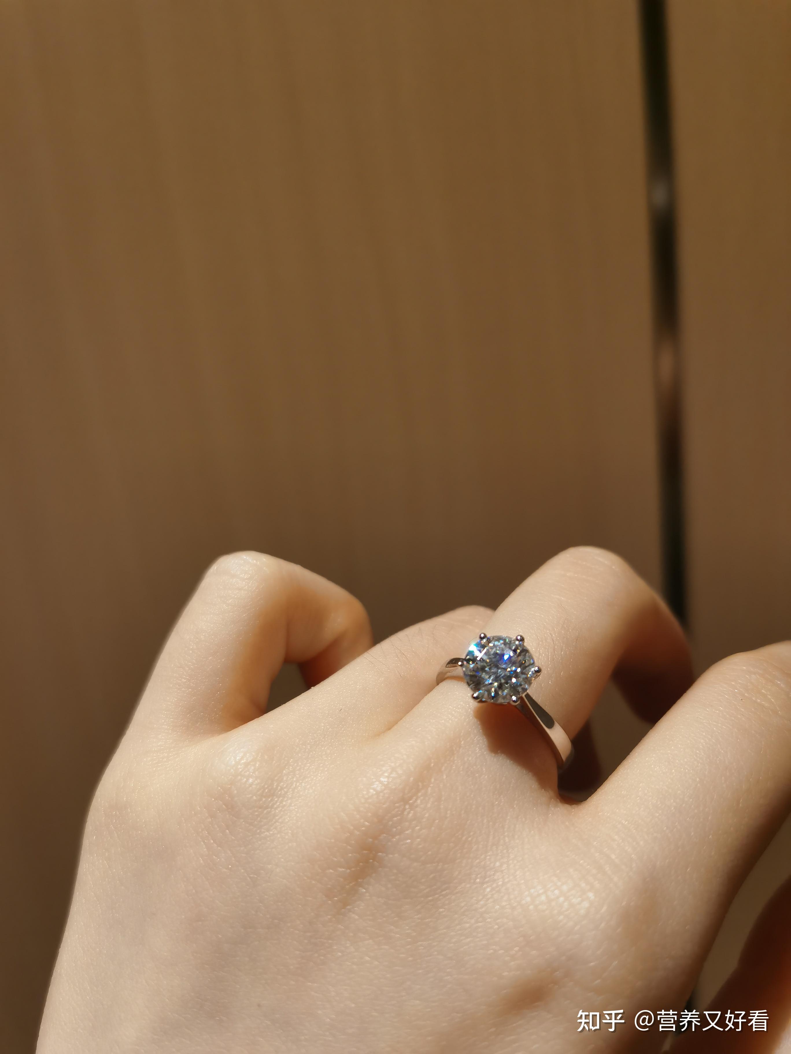 经典六爪1克拉求婚钻戒，传承百年的浪漫情怀 – 我爱钻石网官网