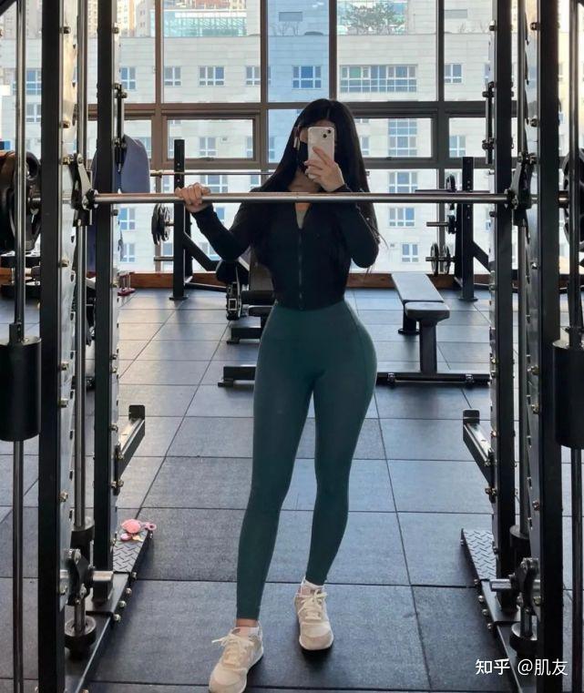 95后钢琴老师健身3年拥有极品三围好身材