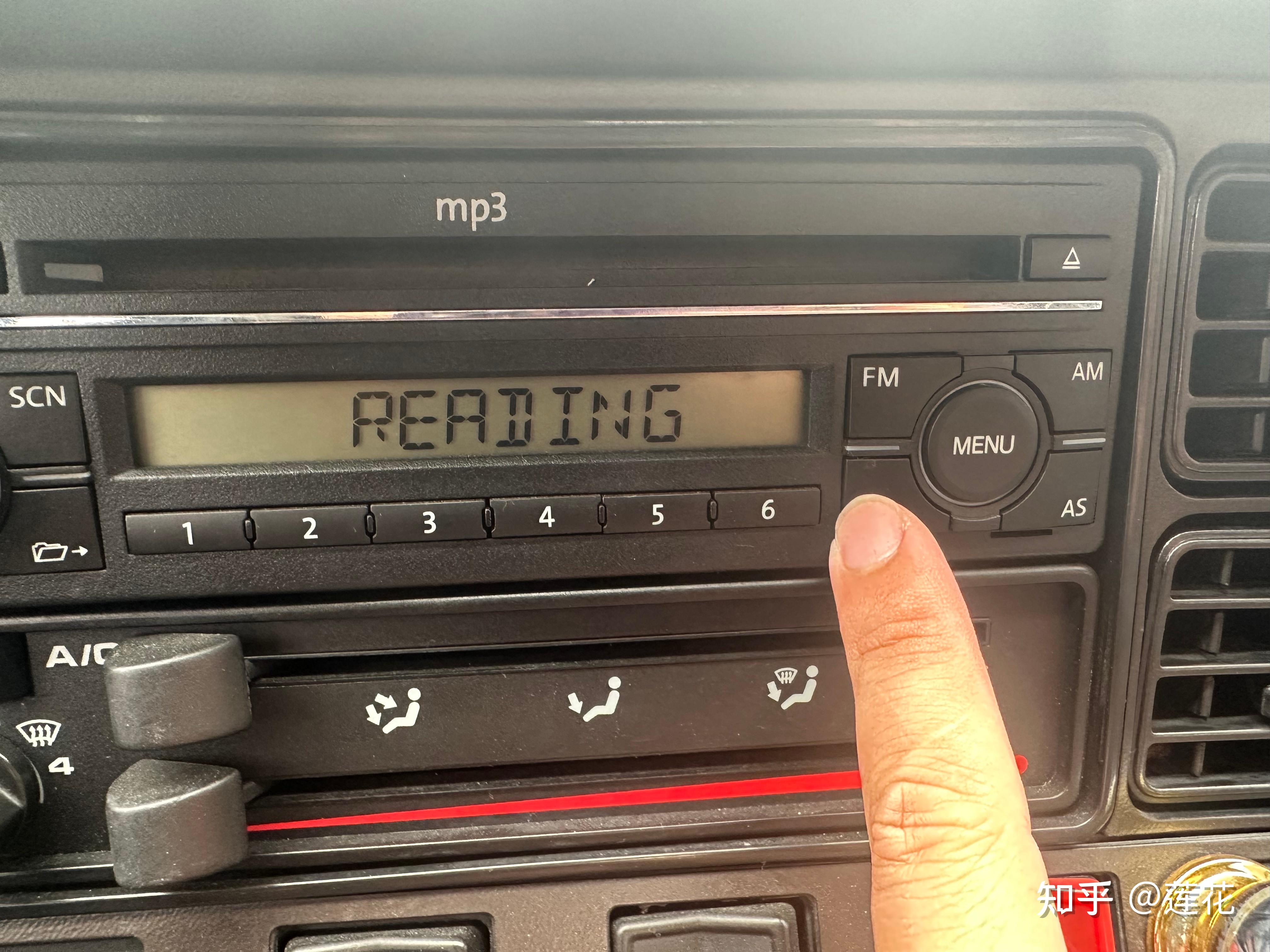 怀旧复古,老款普桑收音机带你回到过去