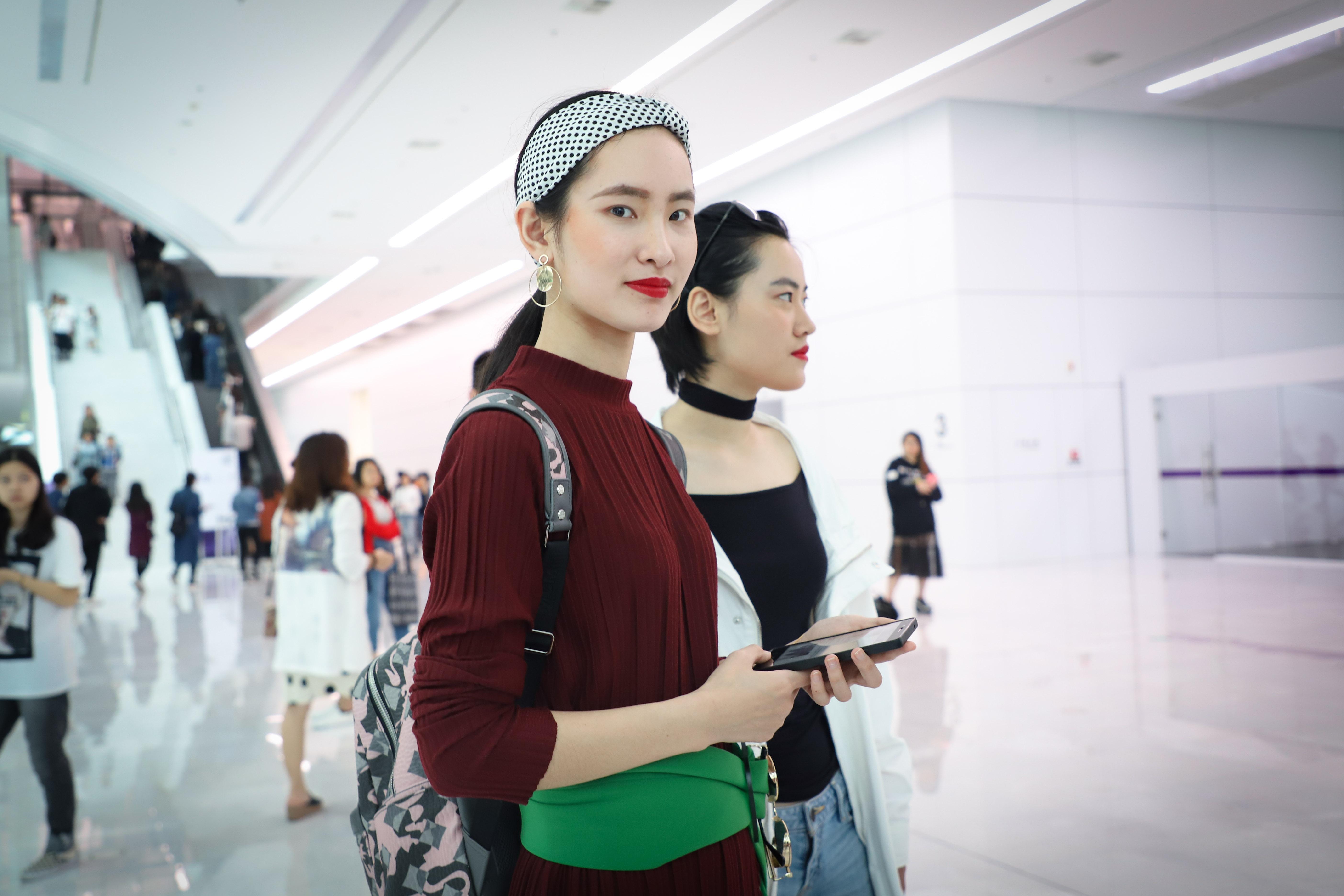 国际时尚达人唐拉拉携世界超模大赛深圳赛区部分选手亮相时装周