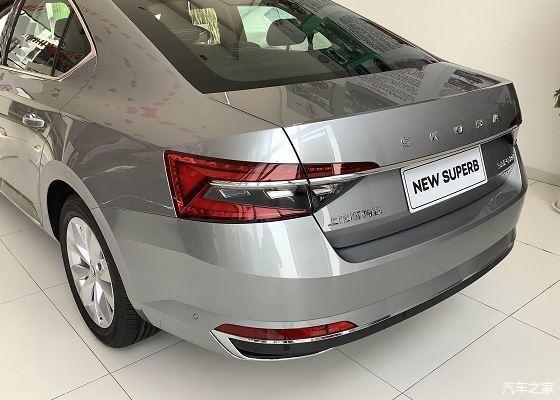 到店实拍2019款斯柯达速派车长4869mm配无线充电主动刹车