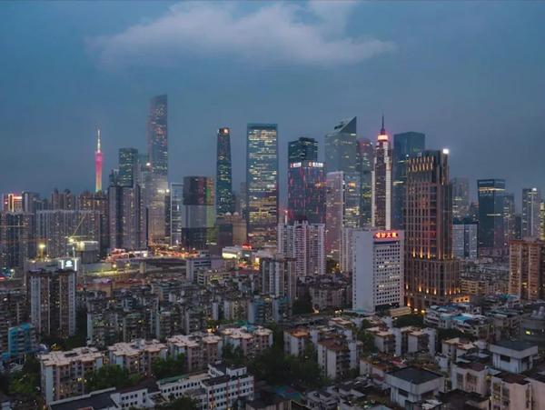 镜头丨GF20-35mm定格城市切片 视角宽广气势尽现 - 知乎