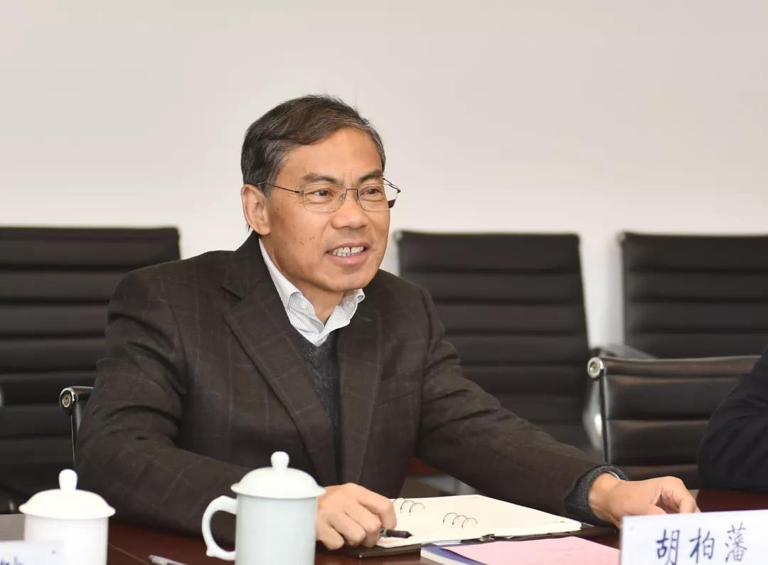 会"学科建设与产业互动"课题研究组组长,浙江大学副校长严建华老师