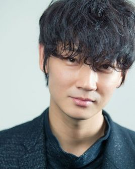 2009年,在动作片《热血高校2》中饰演漆原凌.