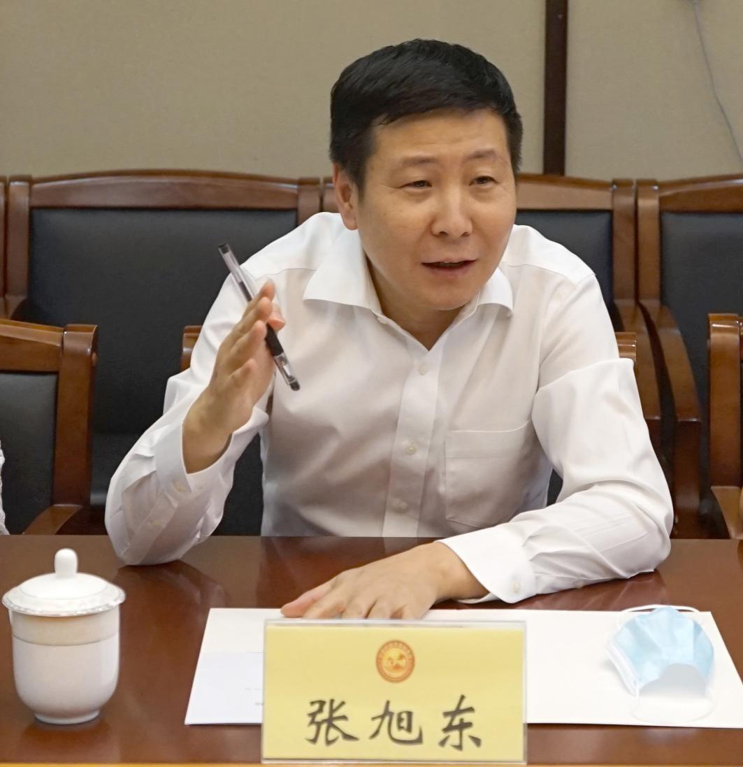 张旭东在会上发言座谈会上,张旭东首先对潘海平一行的来访表示热烈