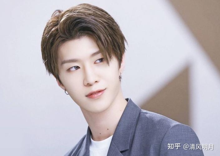 同样是"未婚生子",范丞丞和王一博的处理方式,为何天差地别?