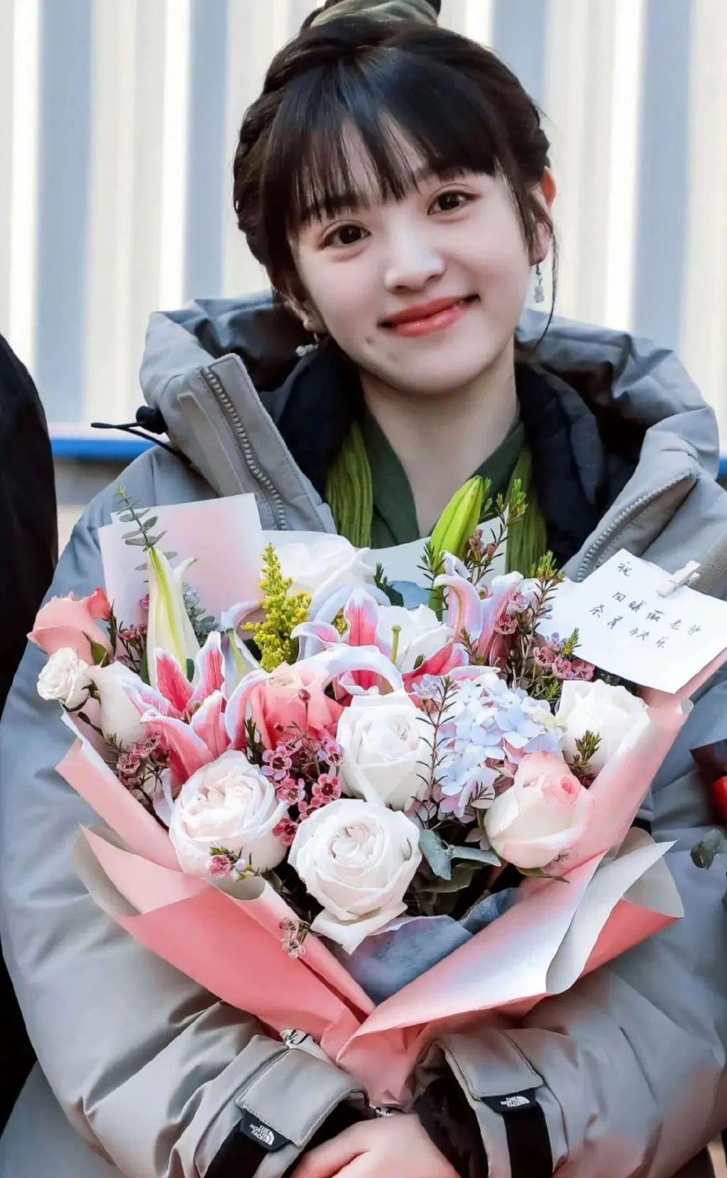 现在田曦薇作为公钰涵热捧的艺人,是绝对不可能让田曦薇有问题的.