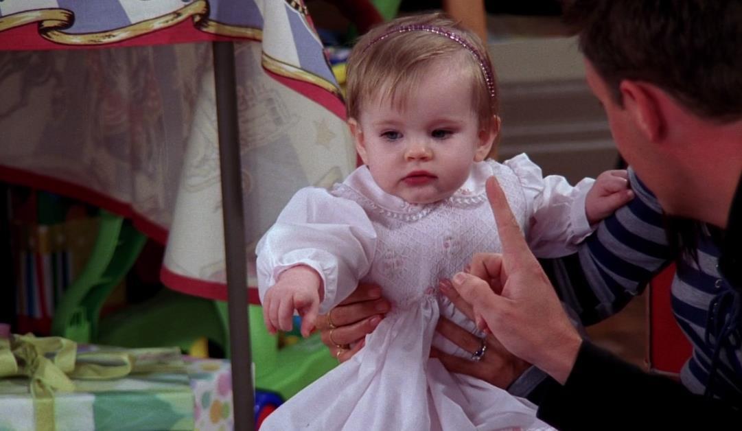 老友记的小女孩艾玛今年18岁了