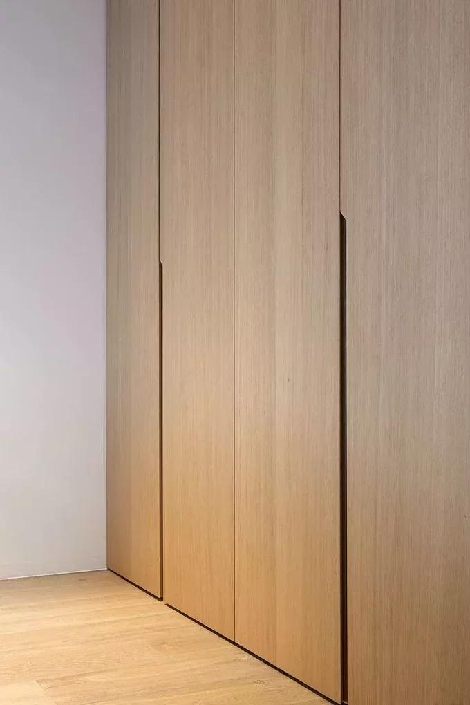 嵌入式的柜子,本身颜值就很高,和传统的衣柜相比还自带高级属性.