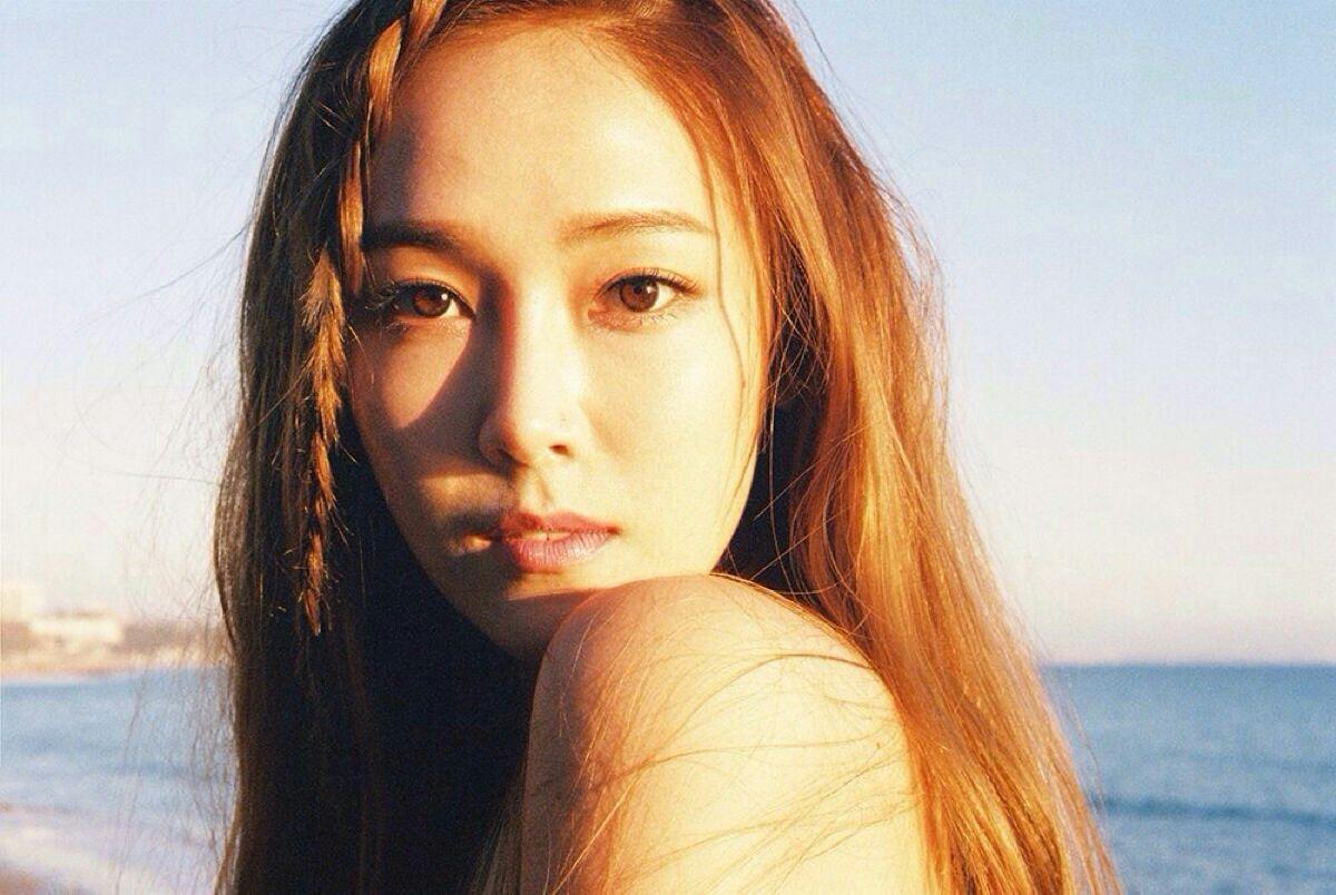 请问图片的的这个是谁