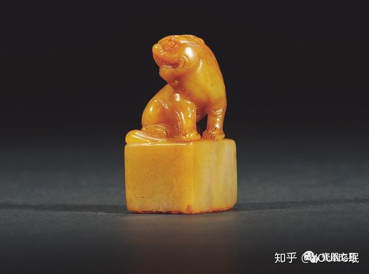 □大成美術□乾隆年製款 琺瑯彩描金双面開窗十二生肖図僧帽紫砂
