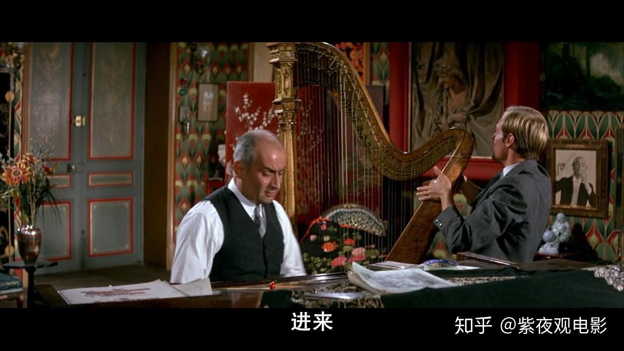 员所救,彼得也在油漆工奥古斯丁和法国女孩朱莉亚的帮助下躲了起来