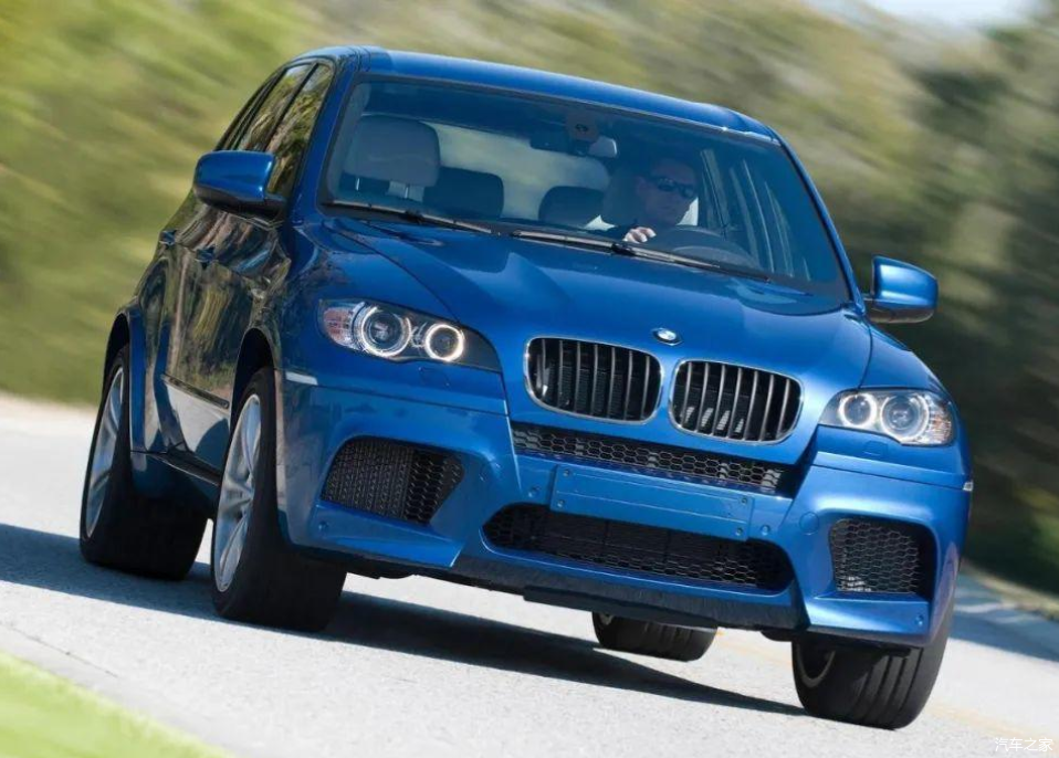 首次搭载n系列八缸引擎的是宝马的第一代e底盘x5/6,发动机代号为n63b