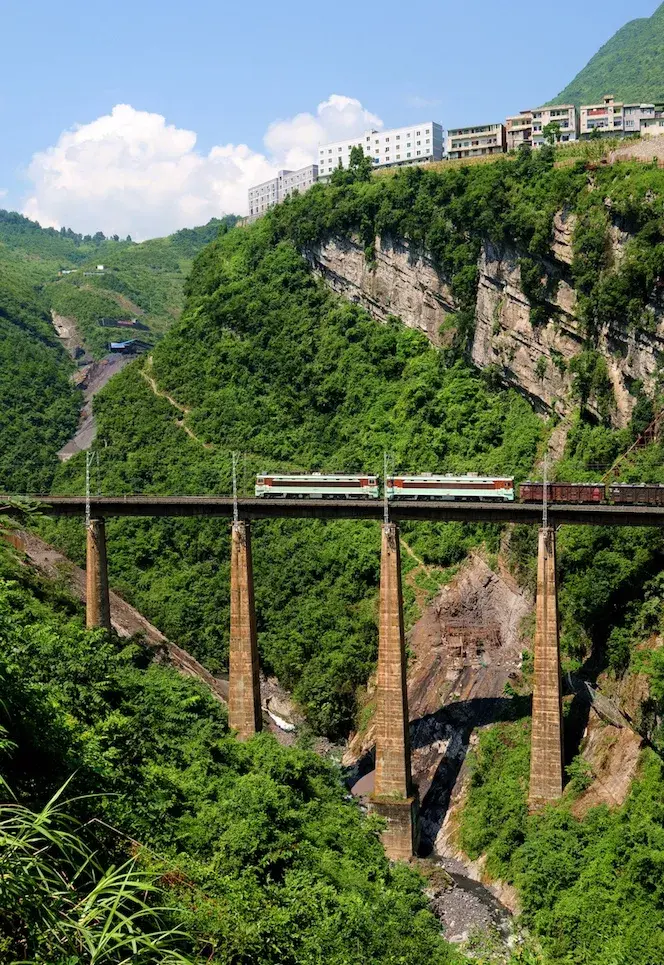 大河坝至石门坎  5630次列车