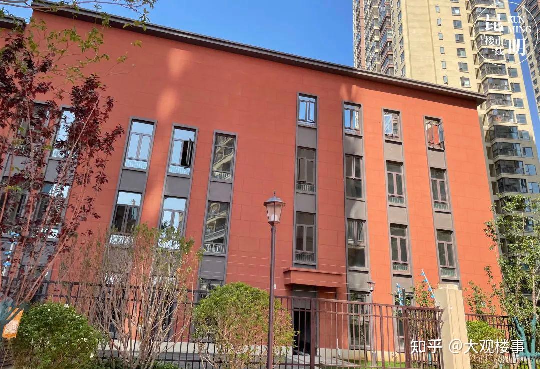 18班幼儿园(昆明楼市一线摄)工程进度方面,项目的9,11栋已经主体完工