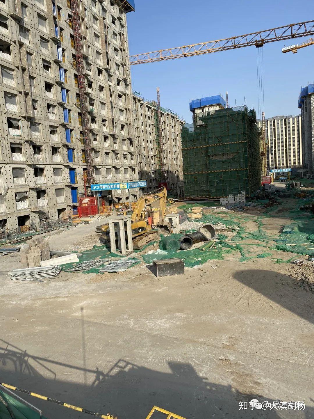 进度实拍现场各位邻居大家好~今天房小家来到了位于顺义区的公园十七