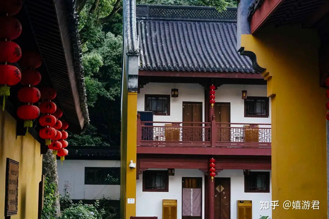 不过住在这里最快乐的,应该是可以享受"人少景美"的三天竺,晚上或者