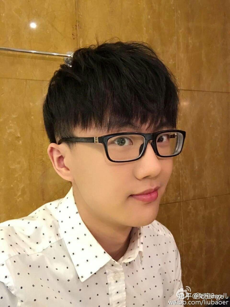 许嵩的这种发型该怎么烫