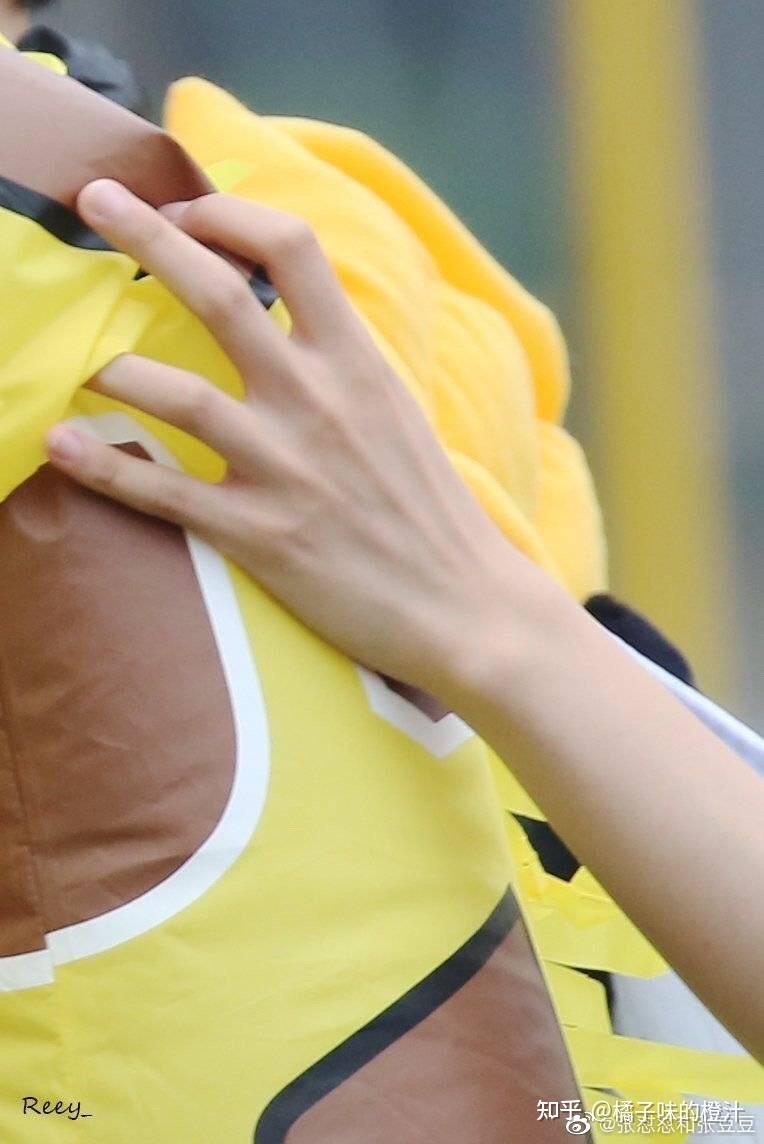 时代少年团御用手模——贺峻霖