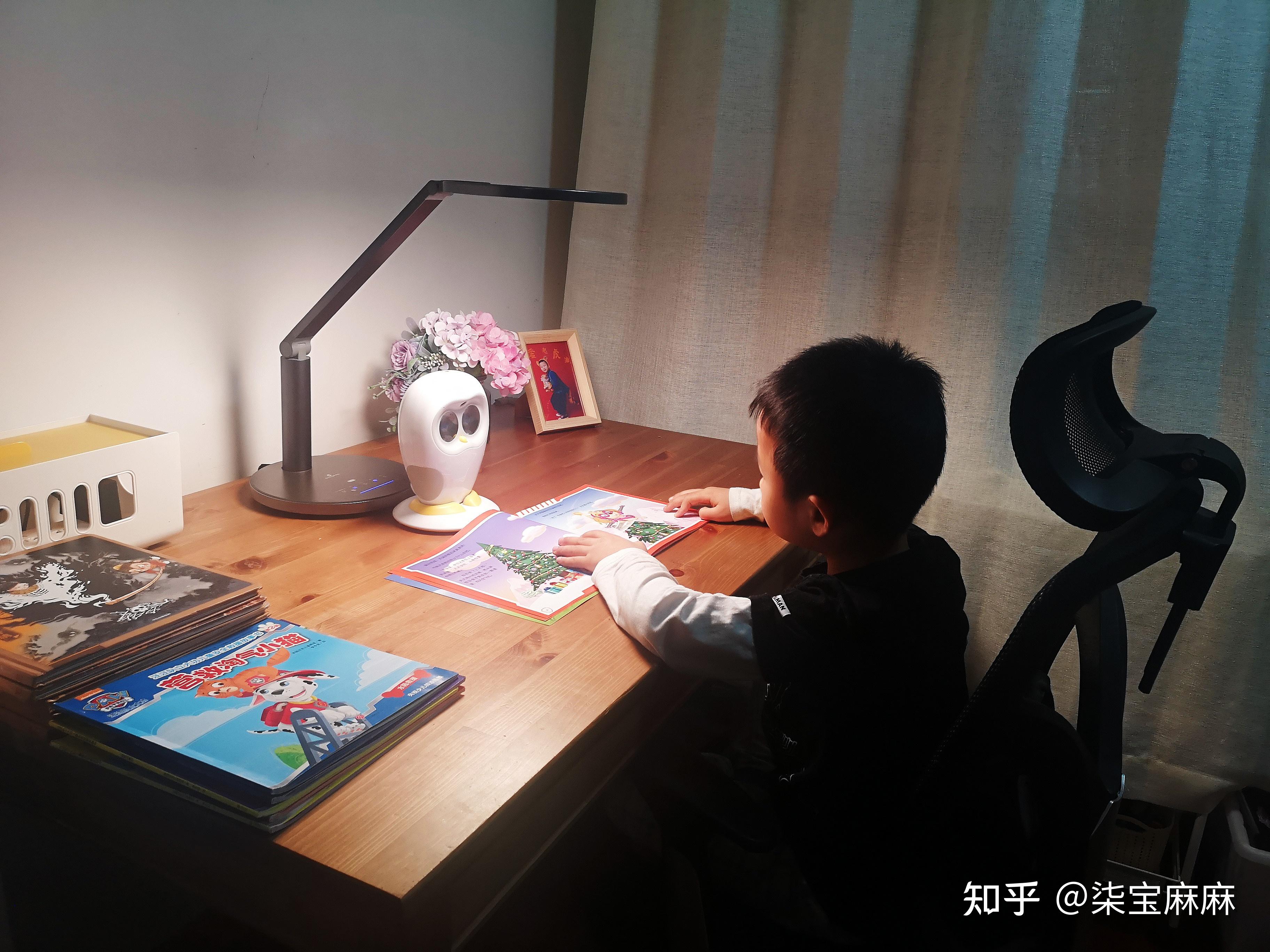 孩子做作业护眼台灯怎么选哪个牌子好孩视宝测评五百元护眼灯推荐