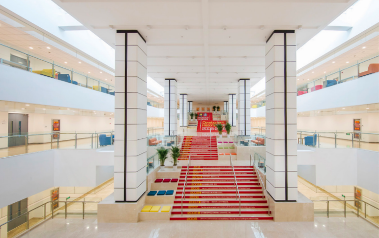 交大密西根学院是上海交通大学为加快建设世界一流大学进程, 与美国