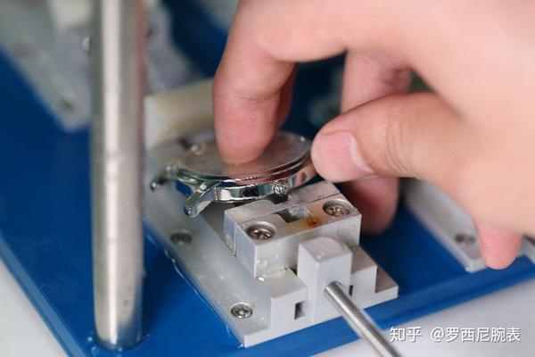 果然实验室 现场测试罗西尼手表表冠是否容易进水 知乎