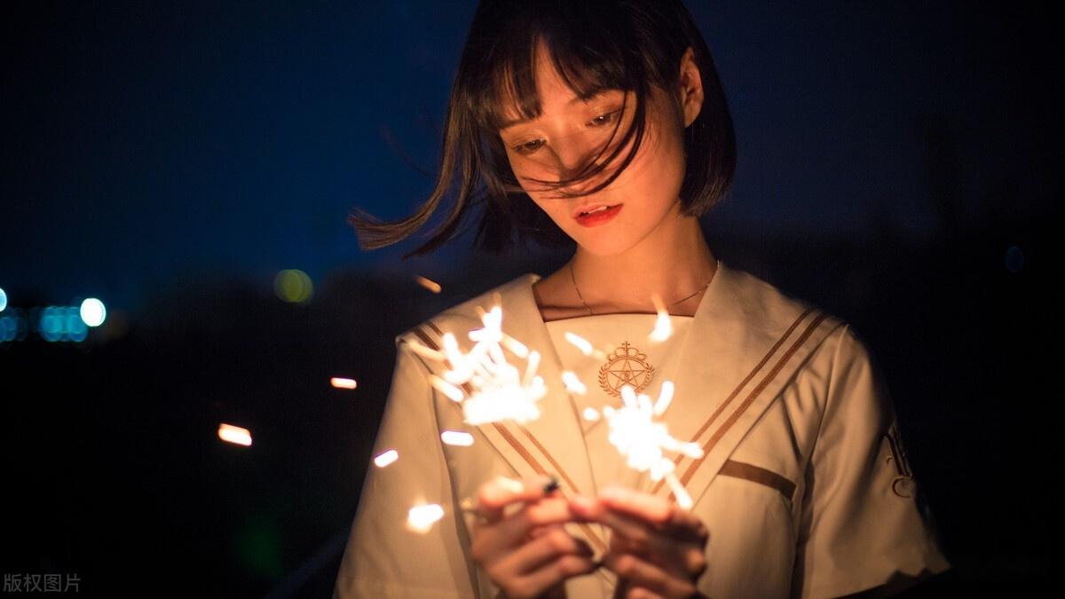 探讨台词独白在戏剧中的重要性和影响