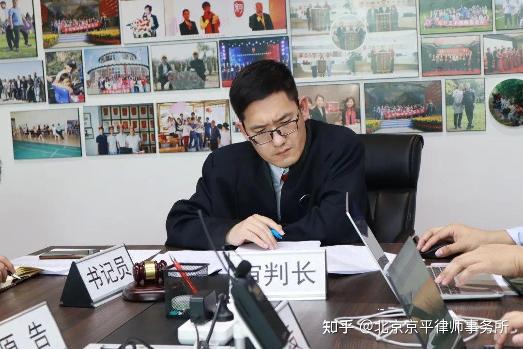 模拟庭审结束后,模拟审判长贾振华律师对模拟法庭进行了专业点评,分别