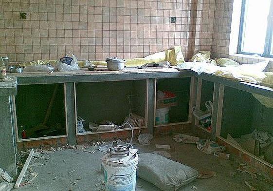 钱不够自己砌了个灶台耐用还美观师傅这个灶台管用50年