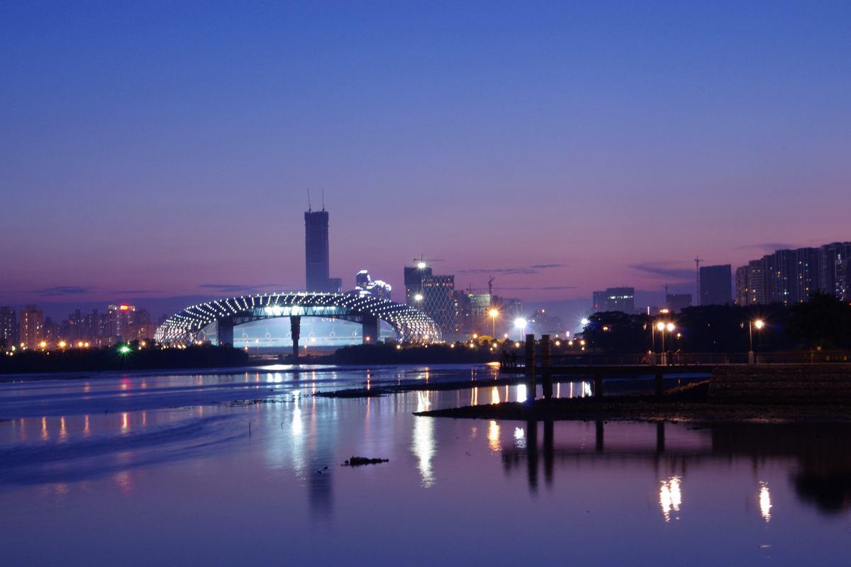 深圳大学夜景图片