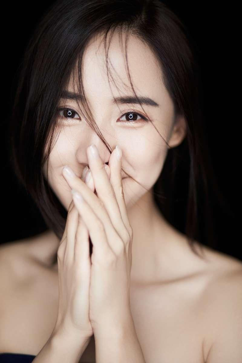 据说尤奕并不是摄影专业出身,而是半路出家,以前和很多北漂的文艺青年