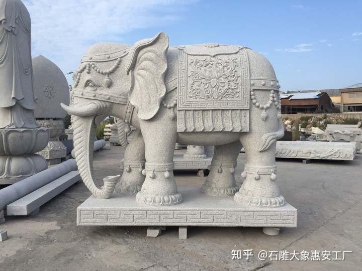 石雕大象众所周知,石雕大象高大魁梧的身形能给人带来很强烈的安全感