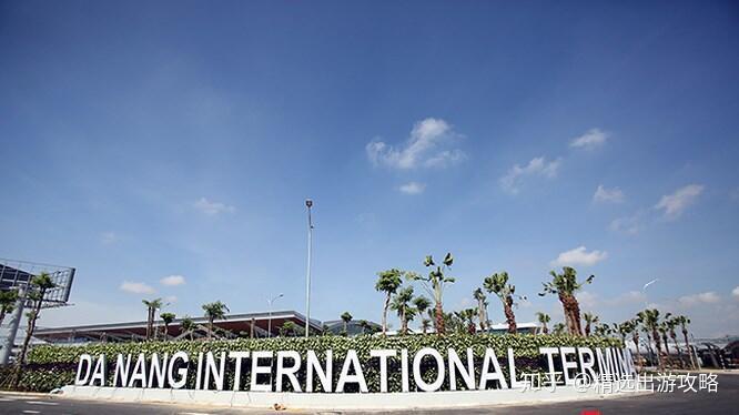 国际航站楼岘港的机场位于市中心以西2公里处